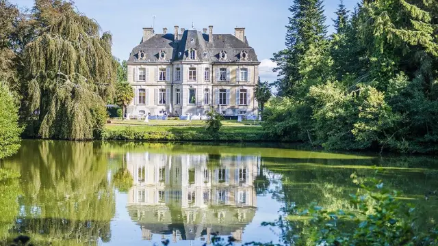 Chateau Du Perron à Saint-Sauveur Village