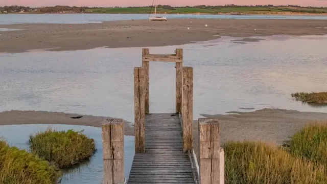 Ponton de la pointe d'Agon au couchant