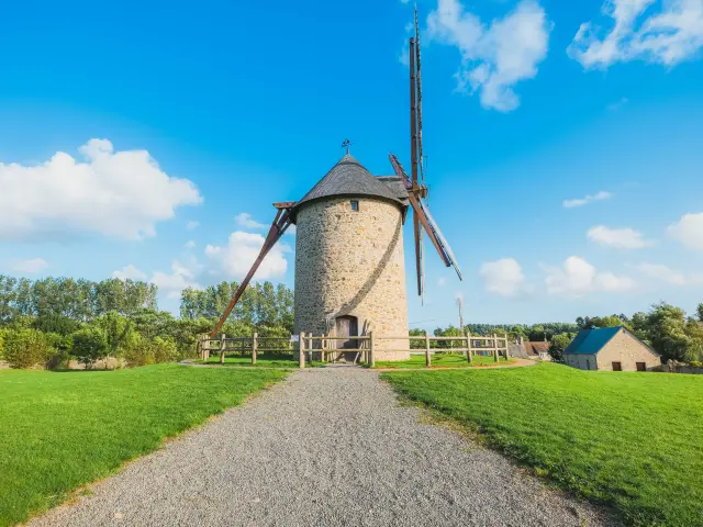 Moulin à vent de Gouville sur Mer