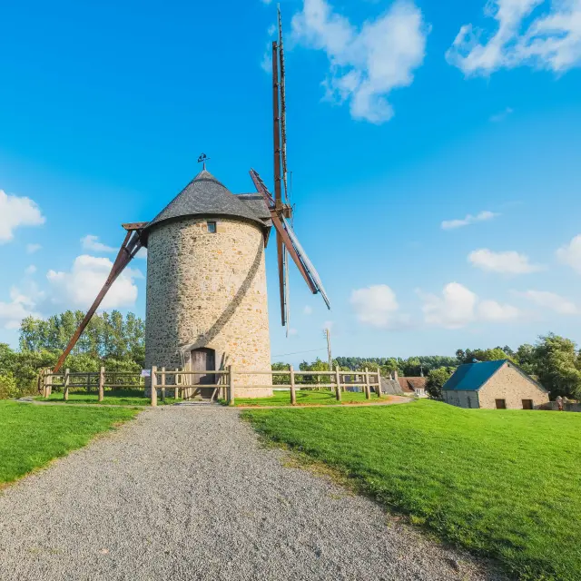 Moulin à vent de Gouville sur Mer