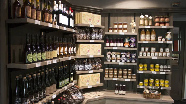 Boutique de produits du terroir de l'andouillerie de La Baleine