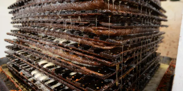 Stack of cooked mussels with threads of broth