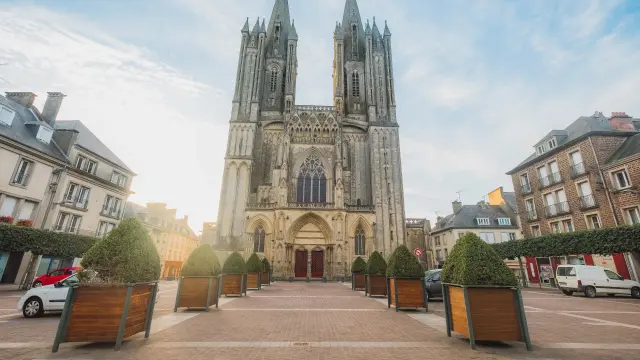 Façade de la cathédrale de Coutances