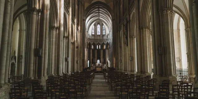 Vue de l'intérieur de la cathédrale de Coutances