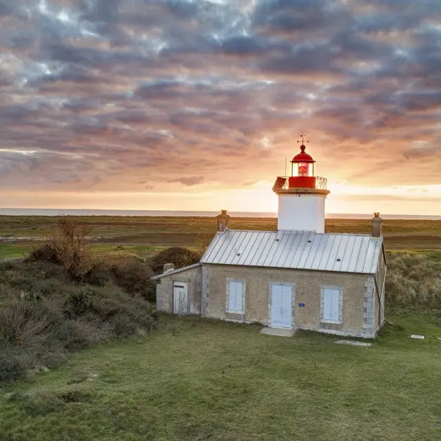 Phare de la pointe d'Agon au couchant