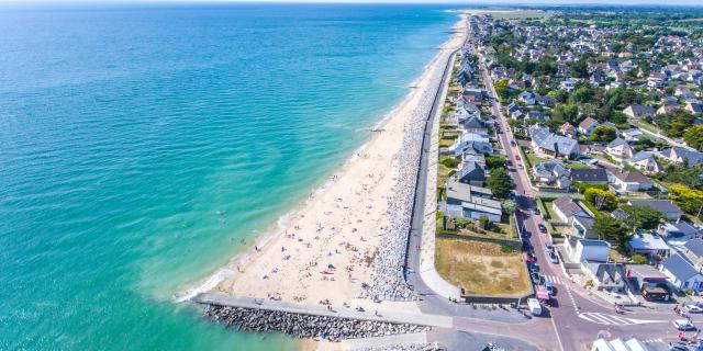 Vue aérienne de la plage à Agon COutainville