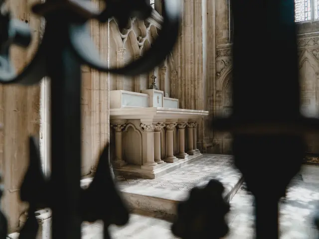 Vue de l'intérieur de la cathédrale de Coutances