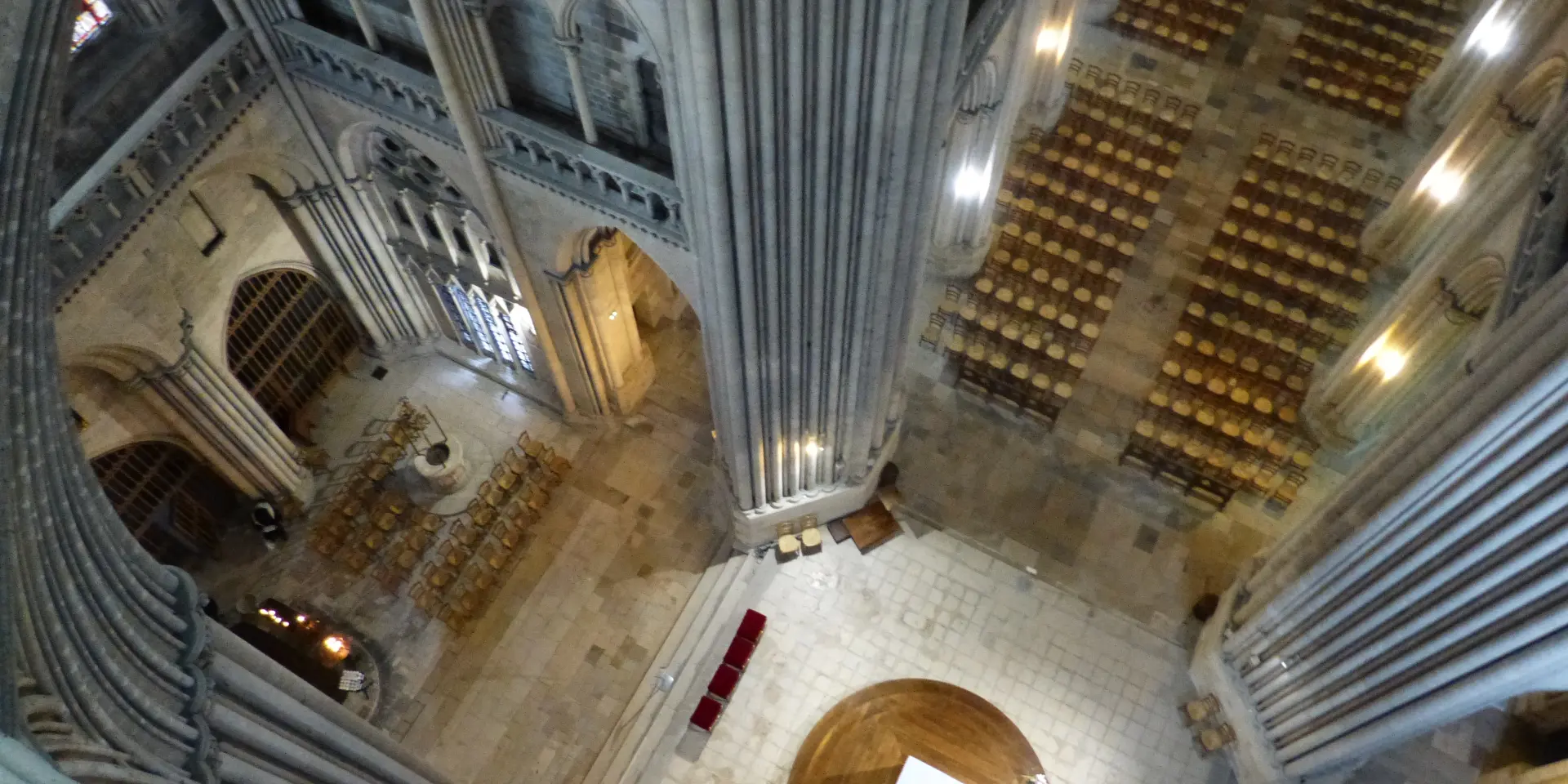 Vue depuis les hauteurs de la cathédrale de Coutances sur le choeur
