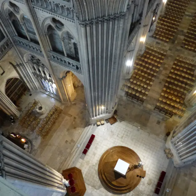 Vue depuis les hauteurs de la cathédrale de Coutances sur le choeur