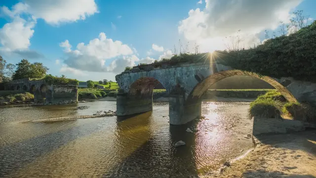 Pont de Hyenville sous le soleil