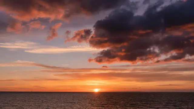 Coucher de soleil sur la plage de Gouville sur Mer