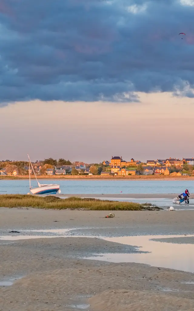 Vue sur Regnéville sur mer au couchant