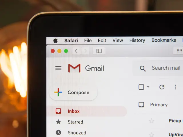 Computer screen displaying the Gmail interface on the Safari browser
