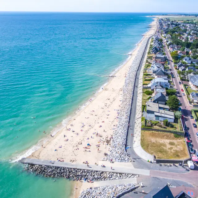 Vue aérienne de la plage de Agon Coutainville