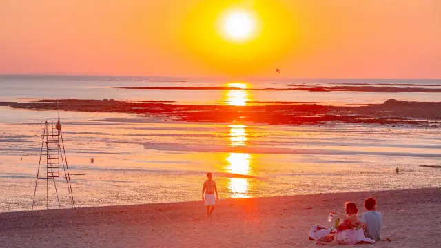 Coucher de soleil sur la plage du centre à Agon COutainville