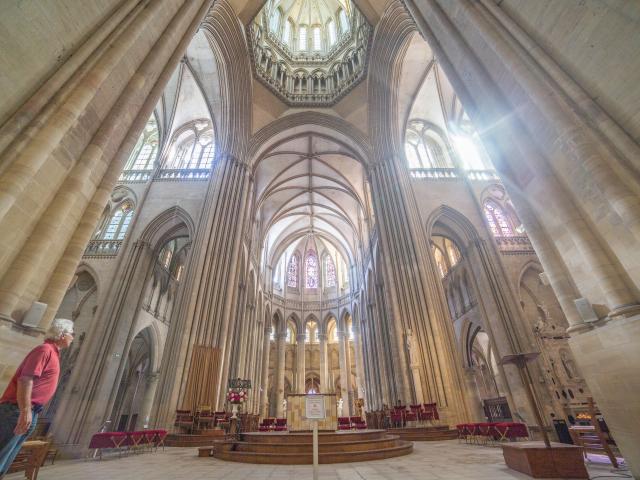 Vue de l'intérieur de la cathédrale de Coutances