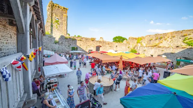 Lively market in a fortress with colorful stalls and visitors