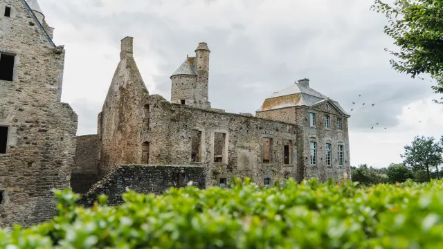 Château de Gratot par temps gris