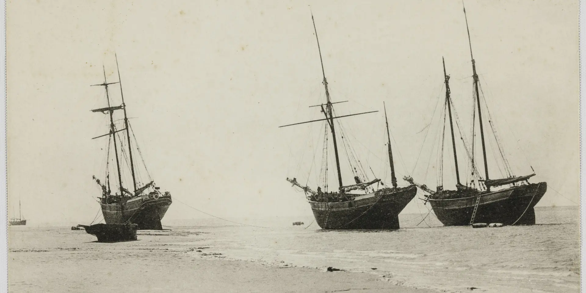 Le port à marée montante à Regnéville sur Mer