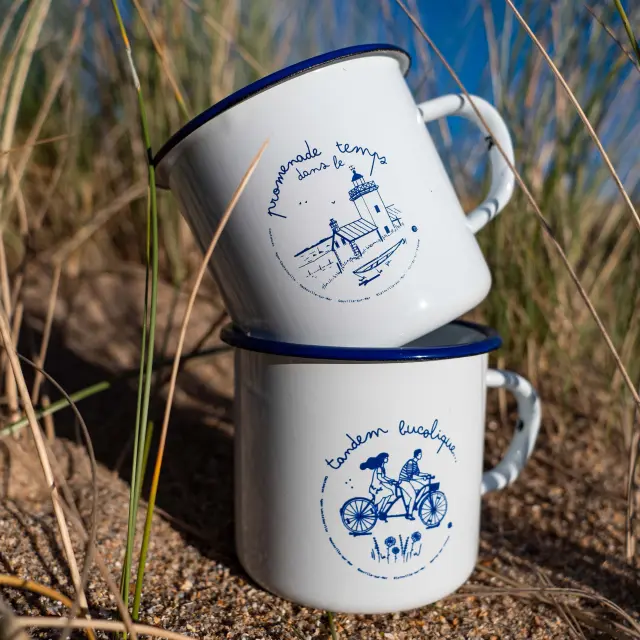 Tasses émaillées blanches - Boutique souvenirs de Coutances Tourisme