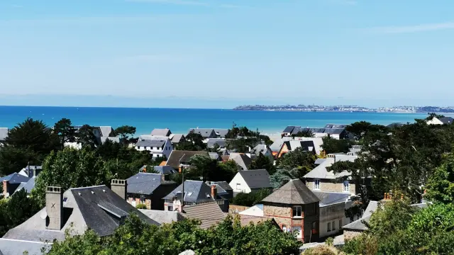 Point de vue sur Jullouville depuis la vallée des peintres
