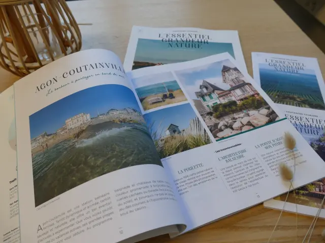 Offene Seiten eines Magazins mit Artikeln und Bildern über die Natur