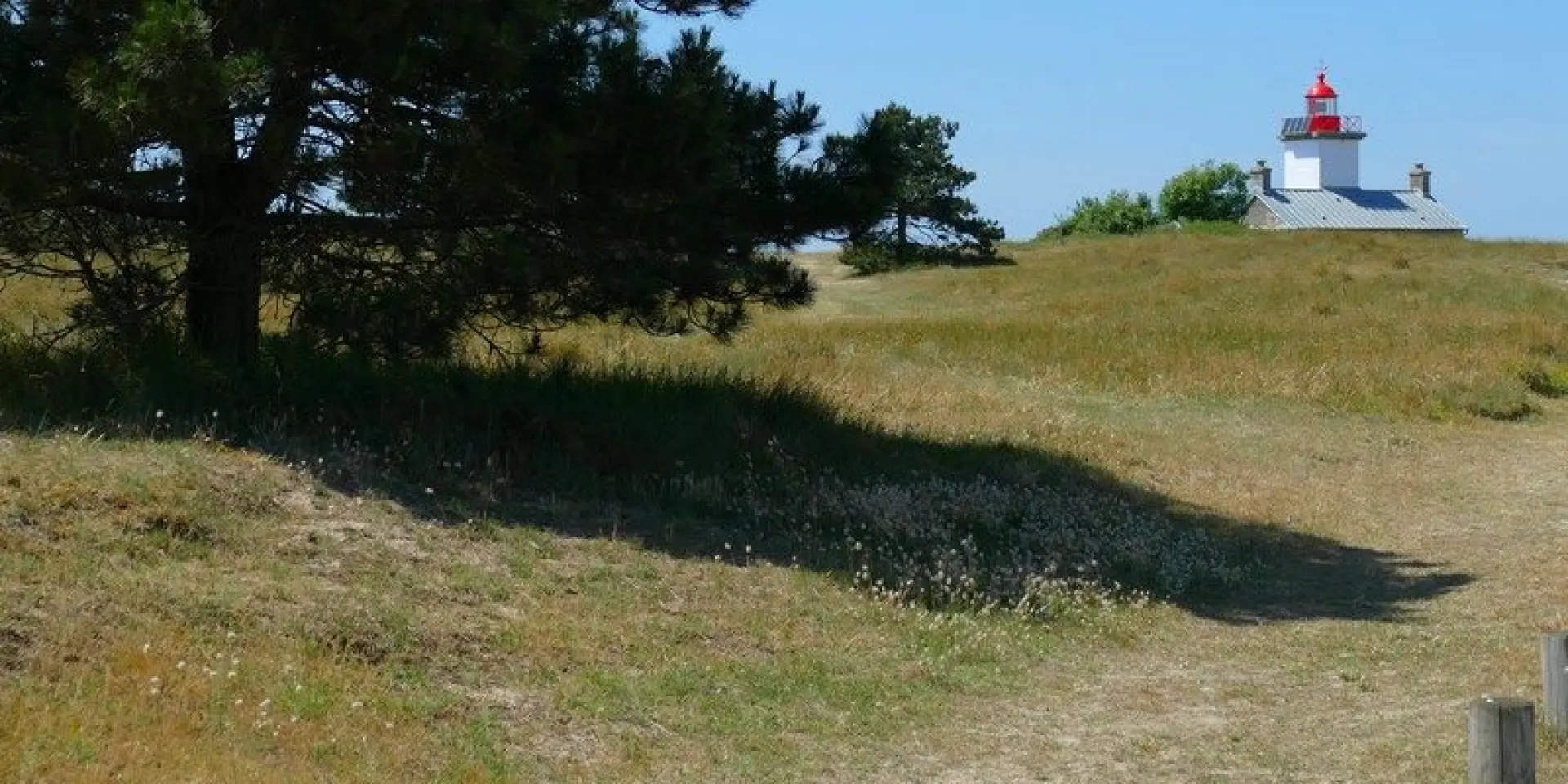 Sentier menant au phare de la pointe d'Agon