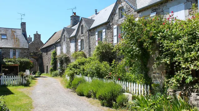 Cour à Tôt à Regnéville sur Mer