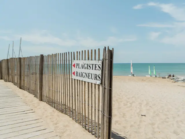 Accès à la plage de Hauteville sur Mer