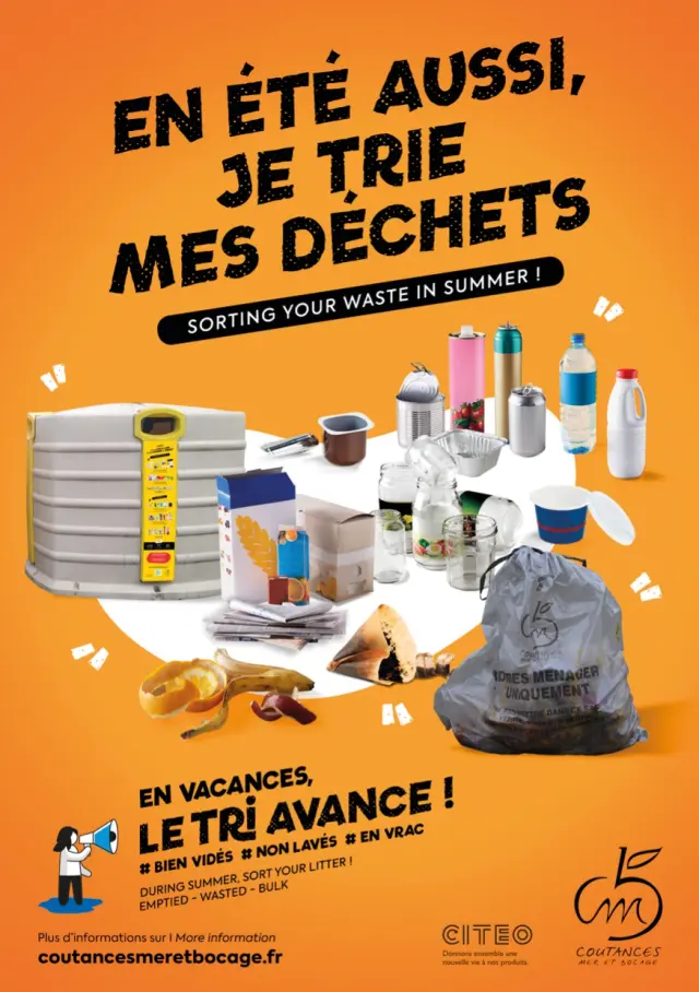Divers objets de déchets triés sur une table