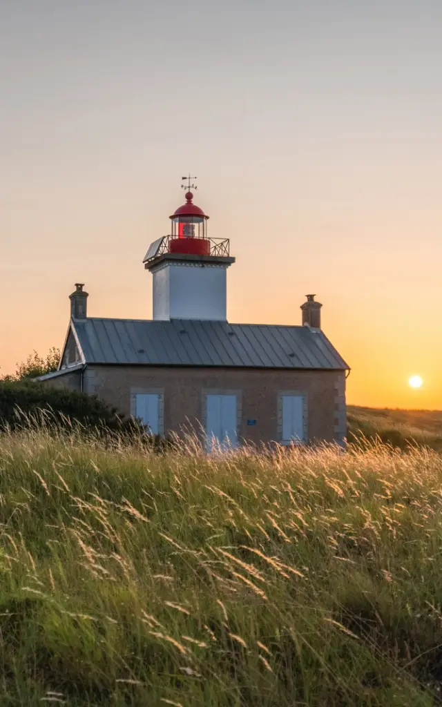 Phare de la pointe d'Agon au coucher de soleil