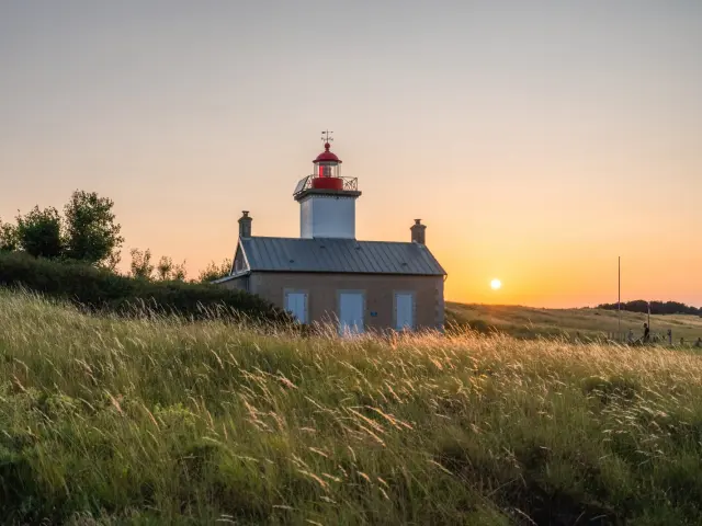 Phare de la pointe d'Agon au coucher de soleil