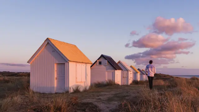 Coucher de soleil sur les cabines de Gouville sur mer