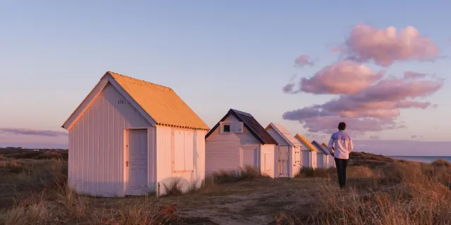 Coucher de soleil sur les cabines de Gouville sur mer