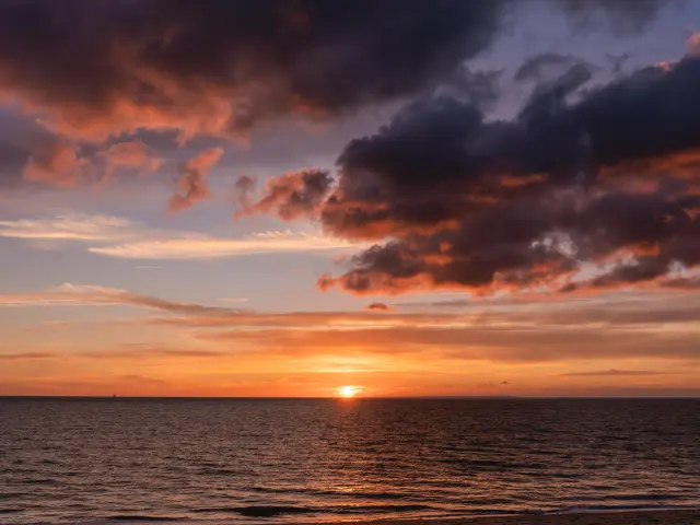 Coucher de soleil à Gouville sur Mer