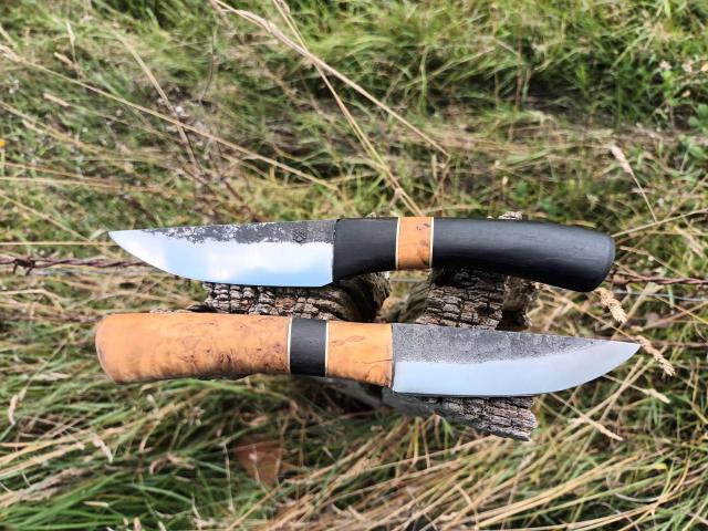 Deux couteaux réalisés par Mathieu Guillemard