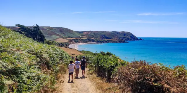 GR 223 sentier des douaniers dans le Cotentin