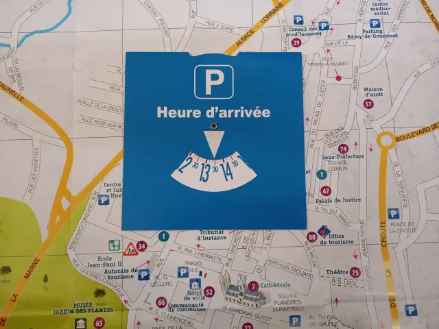 Disque de stationnement et plan de ville