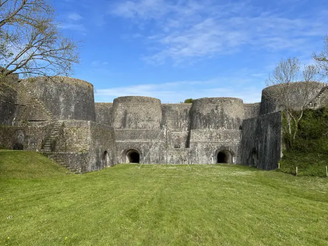 Fours à chaux de Regnéville-sur-Mer