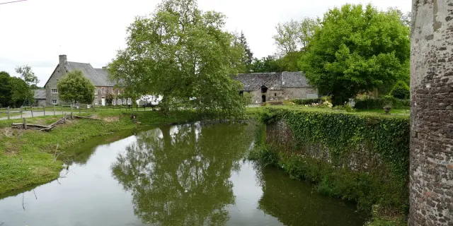 Douves du château de Chanteloup
