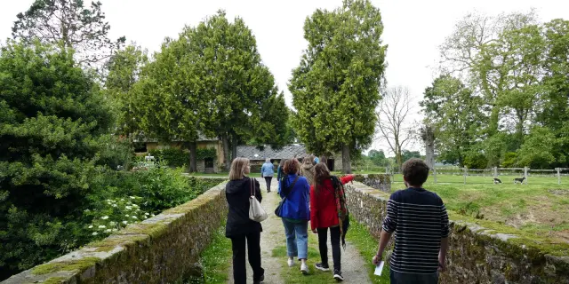 Un groupe au château de Chanteloup