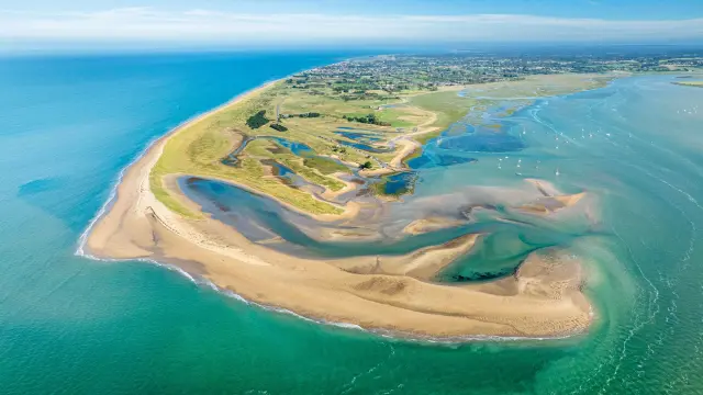 Vue aérienne du Havre de Regneville