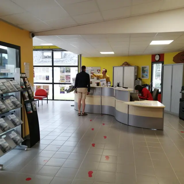 Accueil au bureau d'information touristique de Hauteville Sur Mer