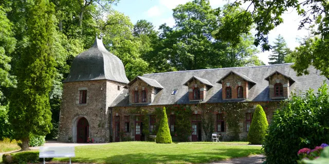 Batiments du Château de Cerisy la Salle