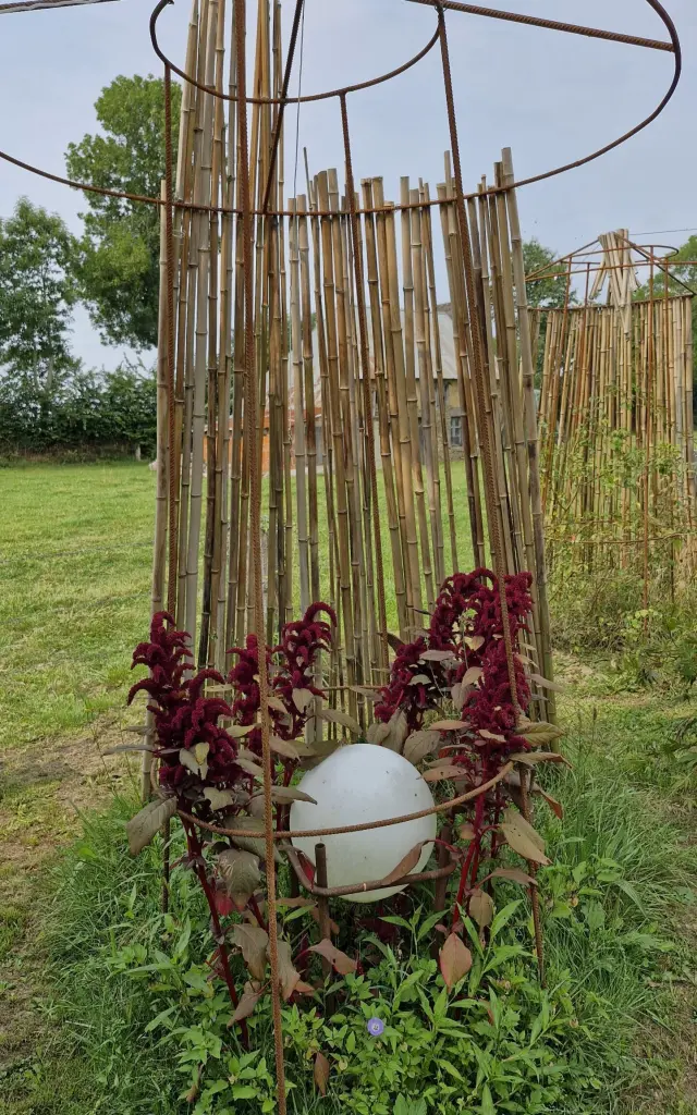 Jardin du revers à Notre Dame de Cenilly