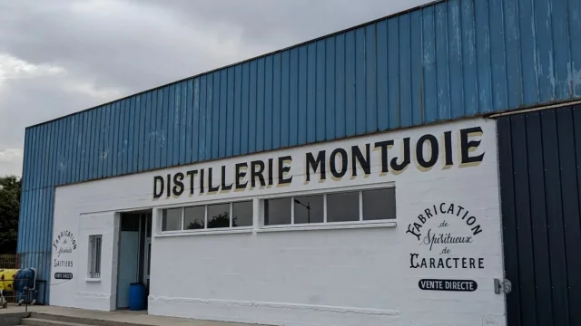Bâtiment de la distillerie Montjoie à Gavray sur Sienne