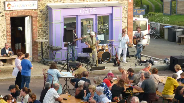 Concert durant le festival Zic sur le Zinc : Le courcy r'cuit