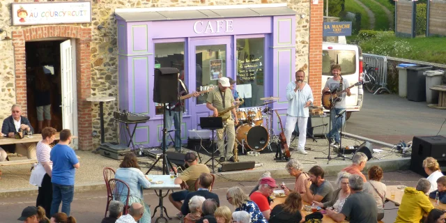 Concert durant le festival Zic sur le Zinc : Le courcy r'cuit