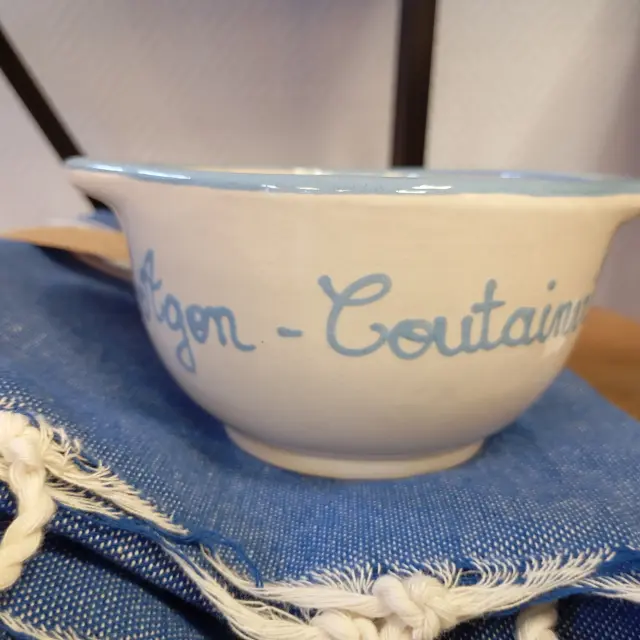 Bol en céramique avec l'inscription Agon-Coutainville