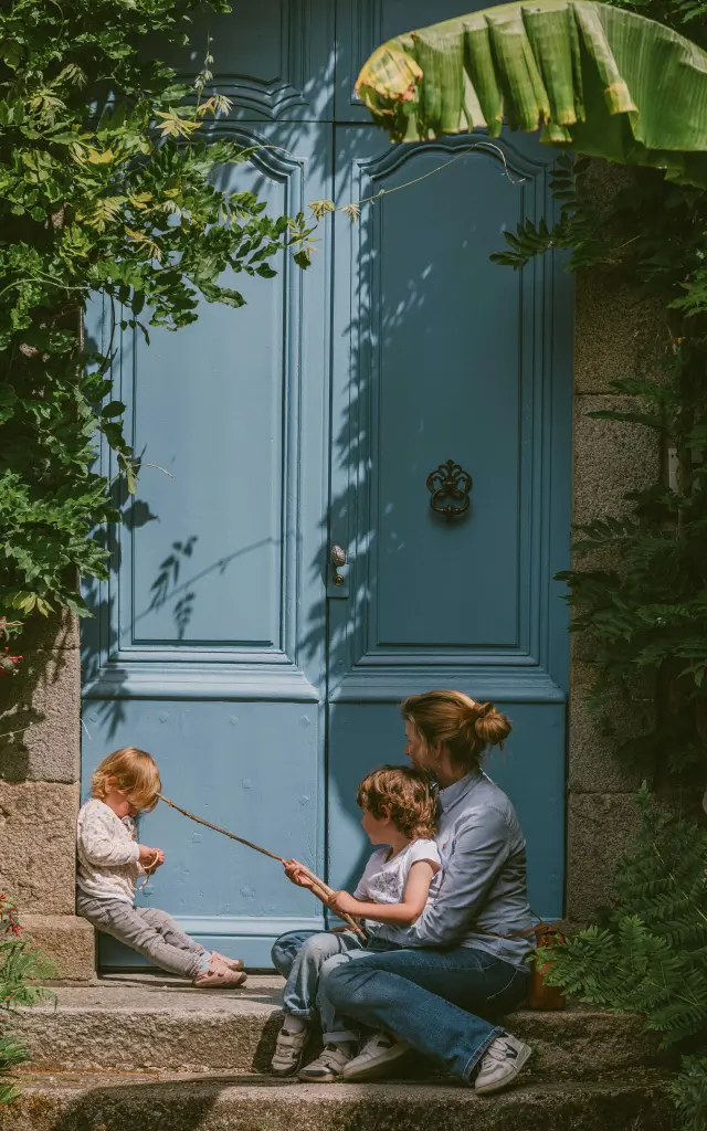 Famille Devant Le Musée Quesnel Moriniere De Coutances
